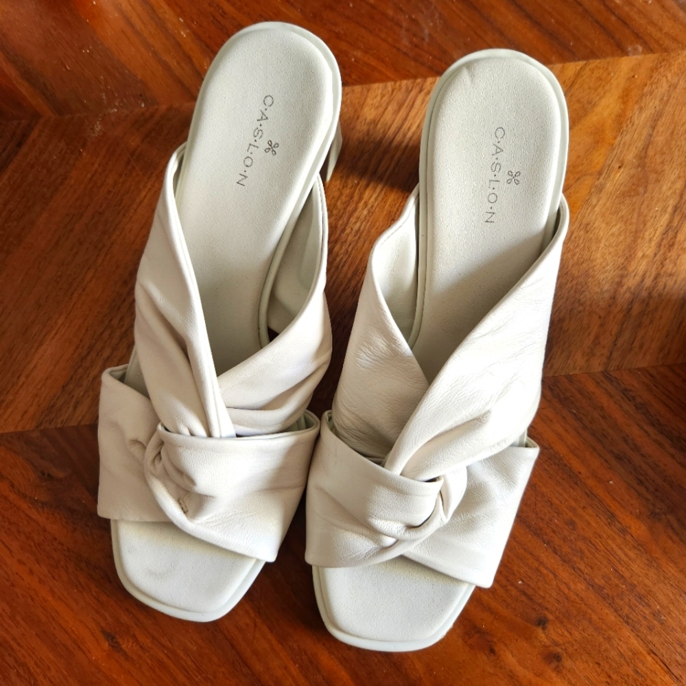 Cason Bow Tie Leather sandal